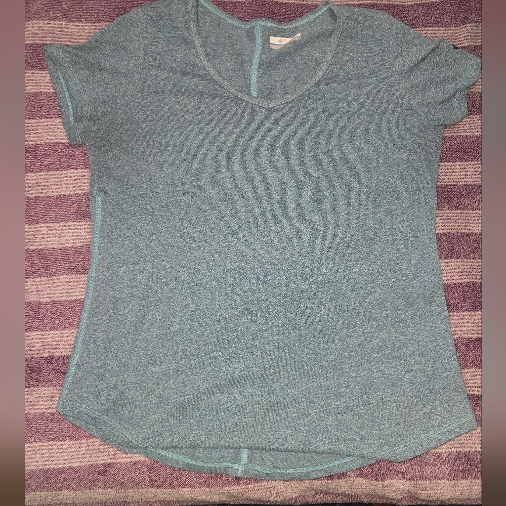 Columbia Fitted Gray and Green Short Sleeve Tee